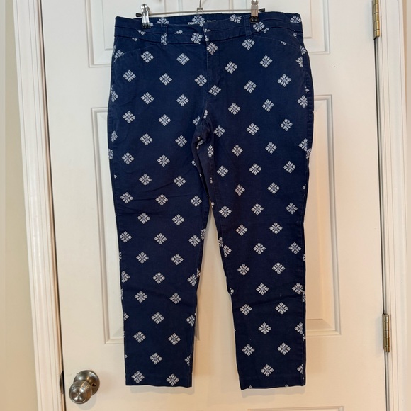 GAP Pants - GAP Slim City Snowflake Medallion Khakis, 12